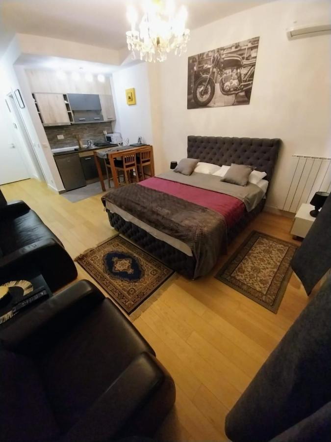 Tayson Square Dorcol New Location Free Garage Apartment Beograd Ngoại thất bức ảnh